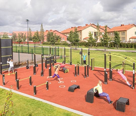 Training Outside All Year Round: Pros, Cons & Weather Challenges